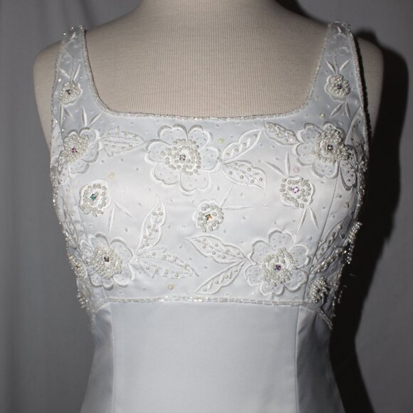 NWOT Lenovia#025 Hand Beaded Satin Bridal Gown-Size S-WHITE - Picture 4 of 7